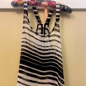 Lily Whote chiffon T-back zipper tank